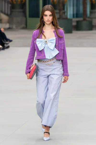 Look 49